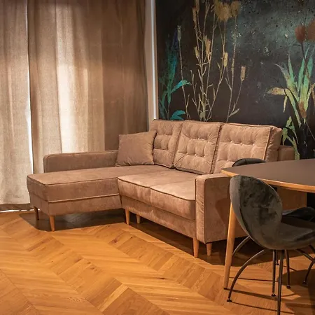 Urban Space 86 - Free Parking * Вроцлав