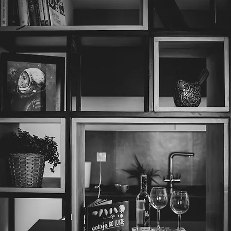 Urban Space 86 - Free Parking * Вроцлав